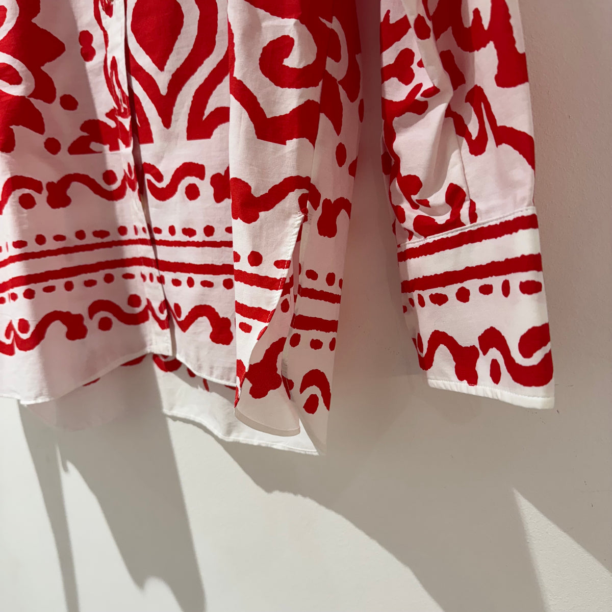 Zara Shirt Bold print Red/Ivory Size Medium