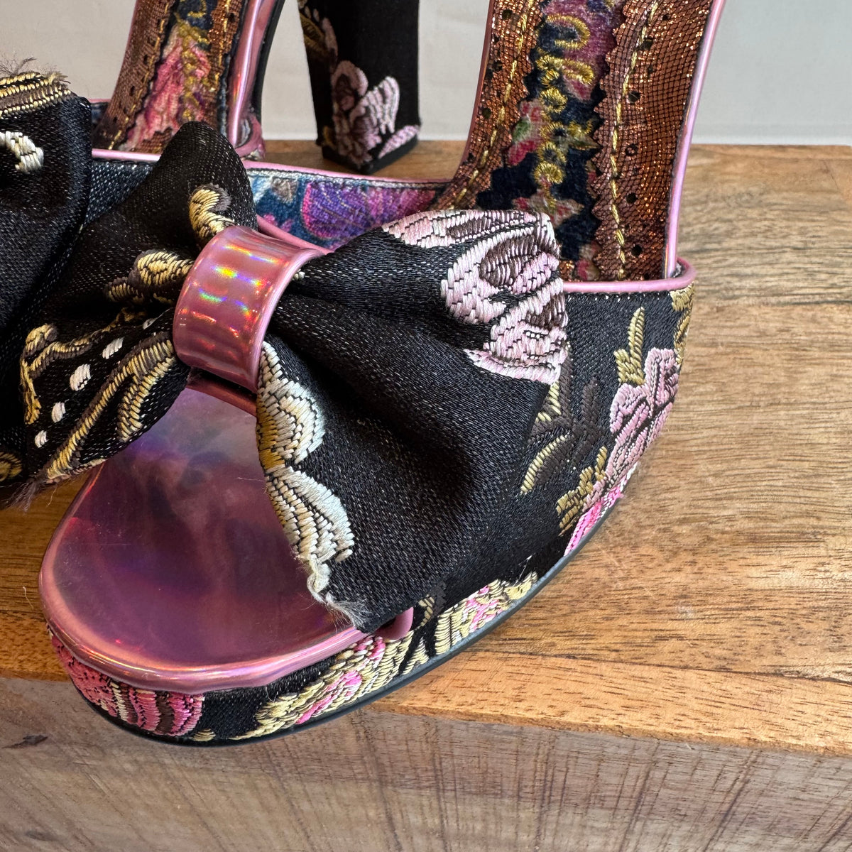 Irregular Choice flaming June floral shoe Black/pink Size 6