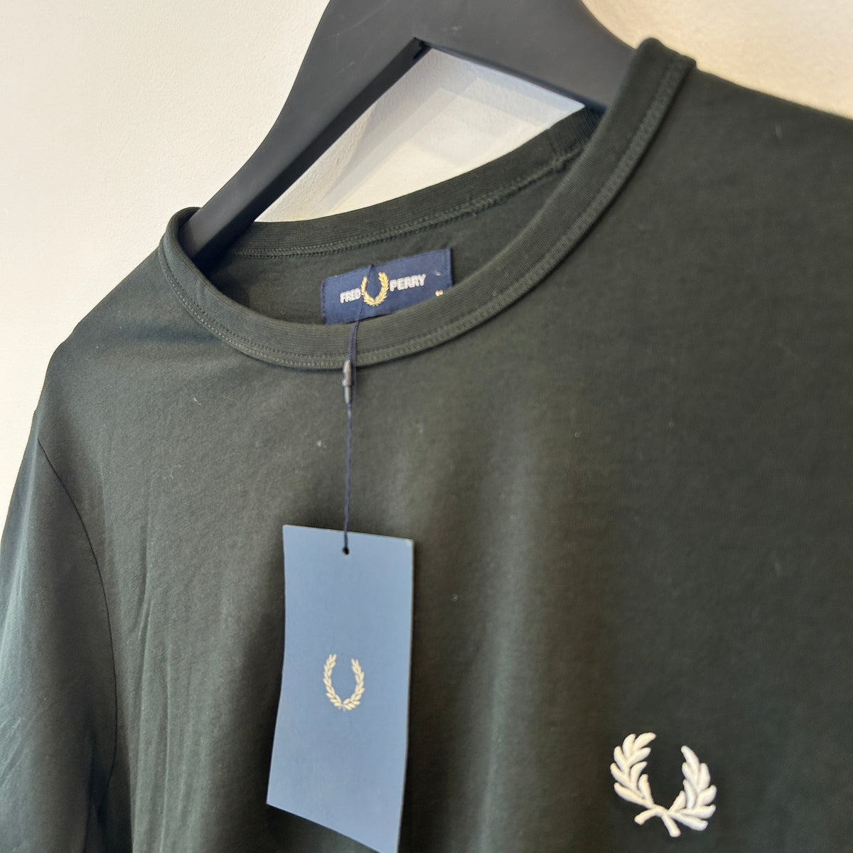 Fred Perry t-shirt Dark Khaki/Lemon Size Medium