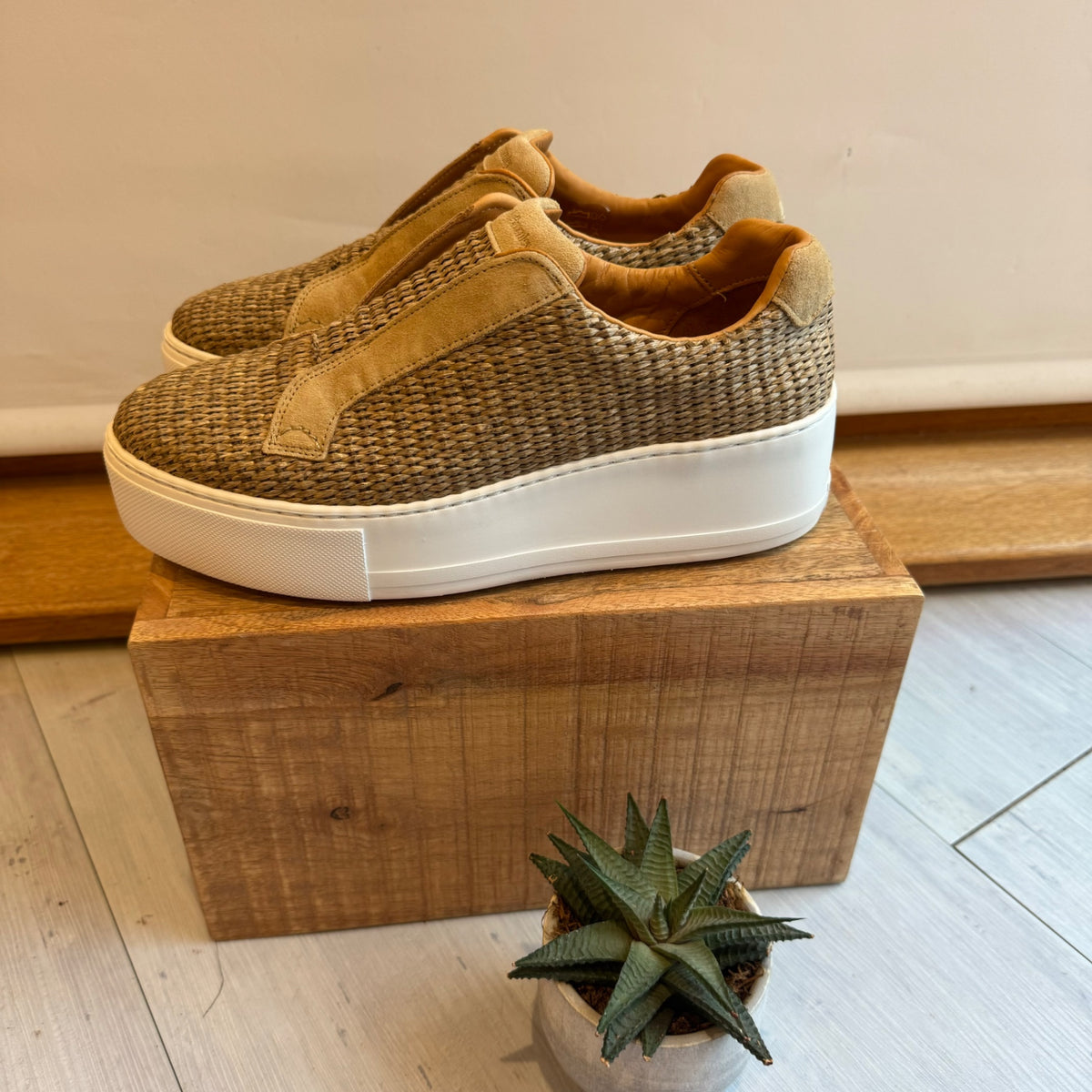 Russell & Bromley Park Up woven Trainer Natural