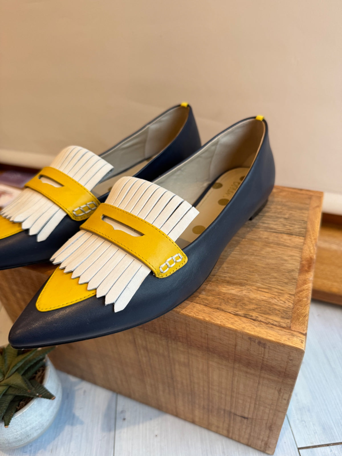 Boden leather pointed loafer Navy/yellow