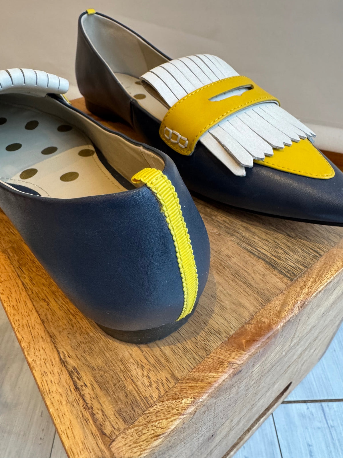 Boden leather pointed loafer Navy/yellow