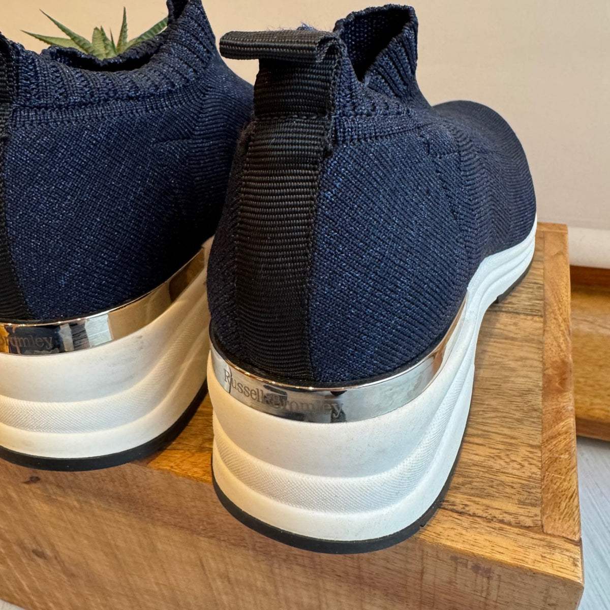 Russell & Bromley slip on Trainer Navy/silver