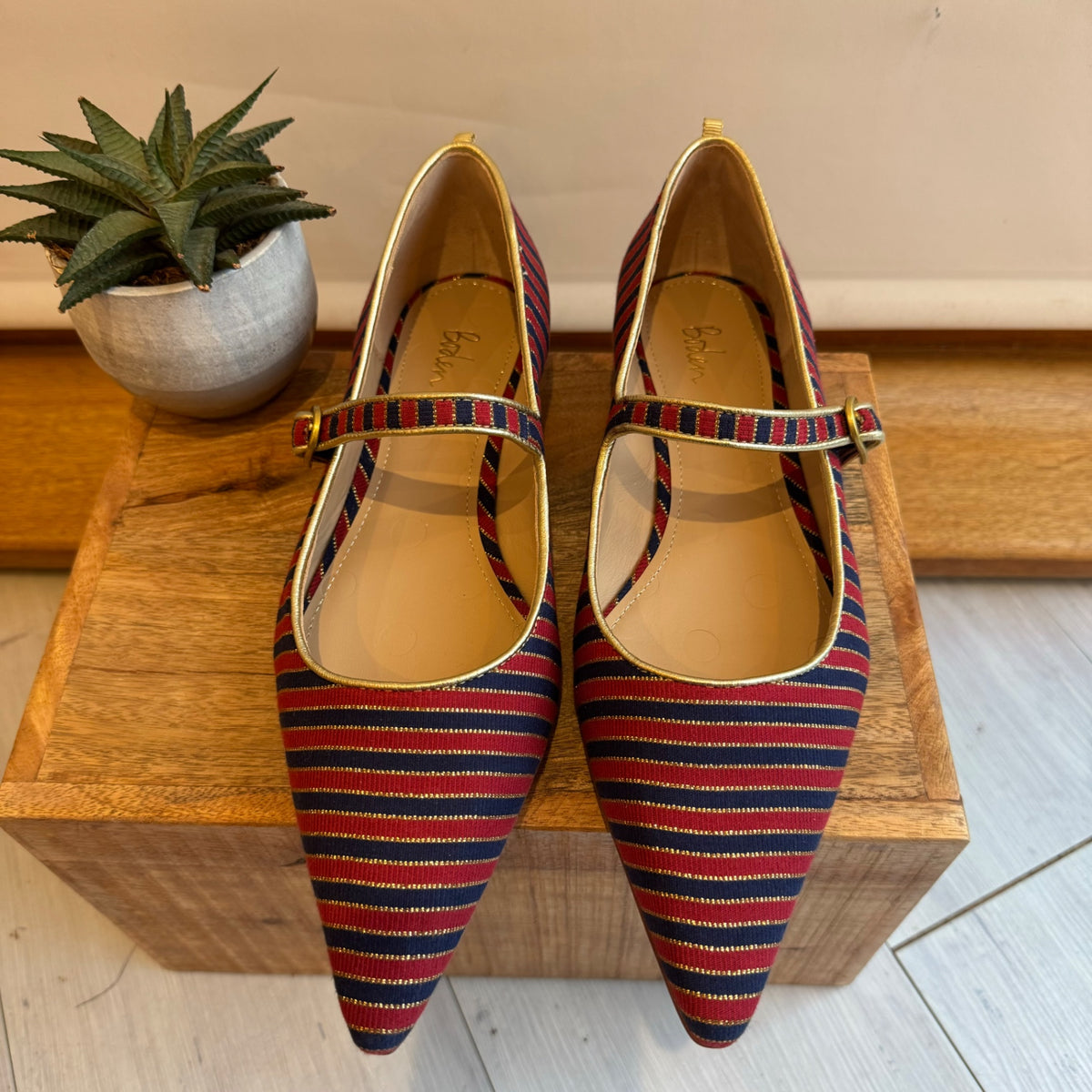 Boden pointed Mary Jane flat Navy/Red/gold