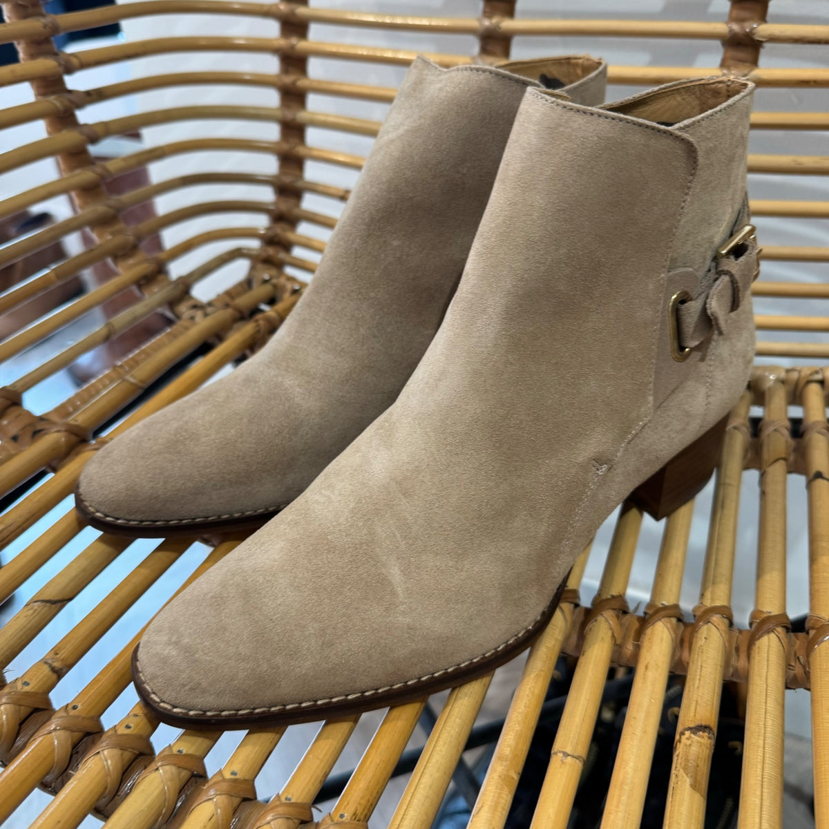 Massimo Dutti suede ankle boot Nude Size 5