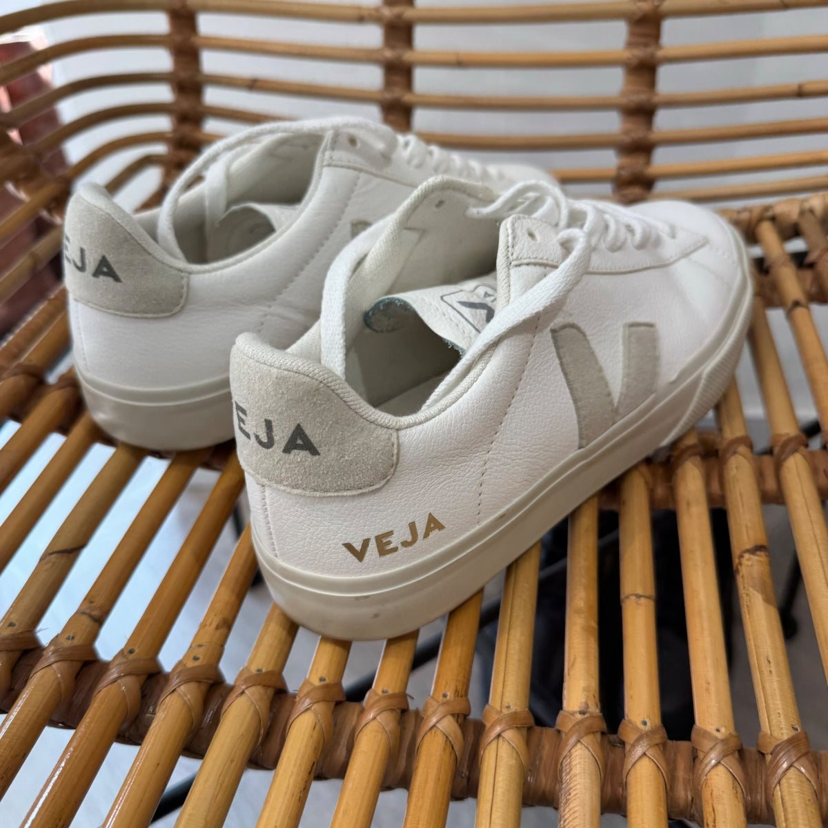 Veja leather pump White/beige Size 4