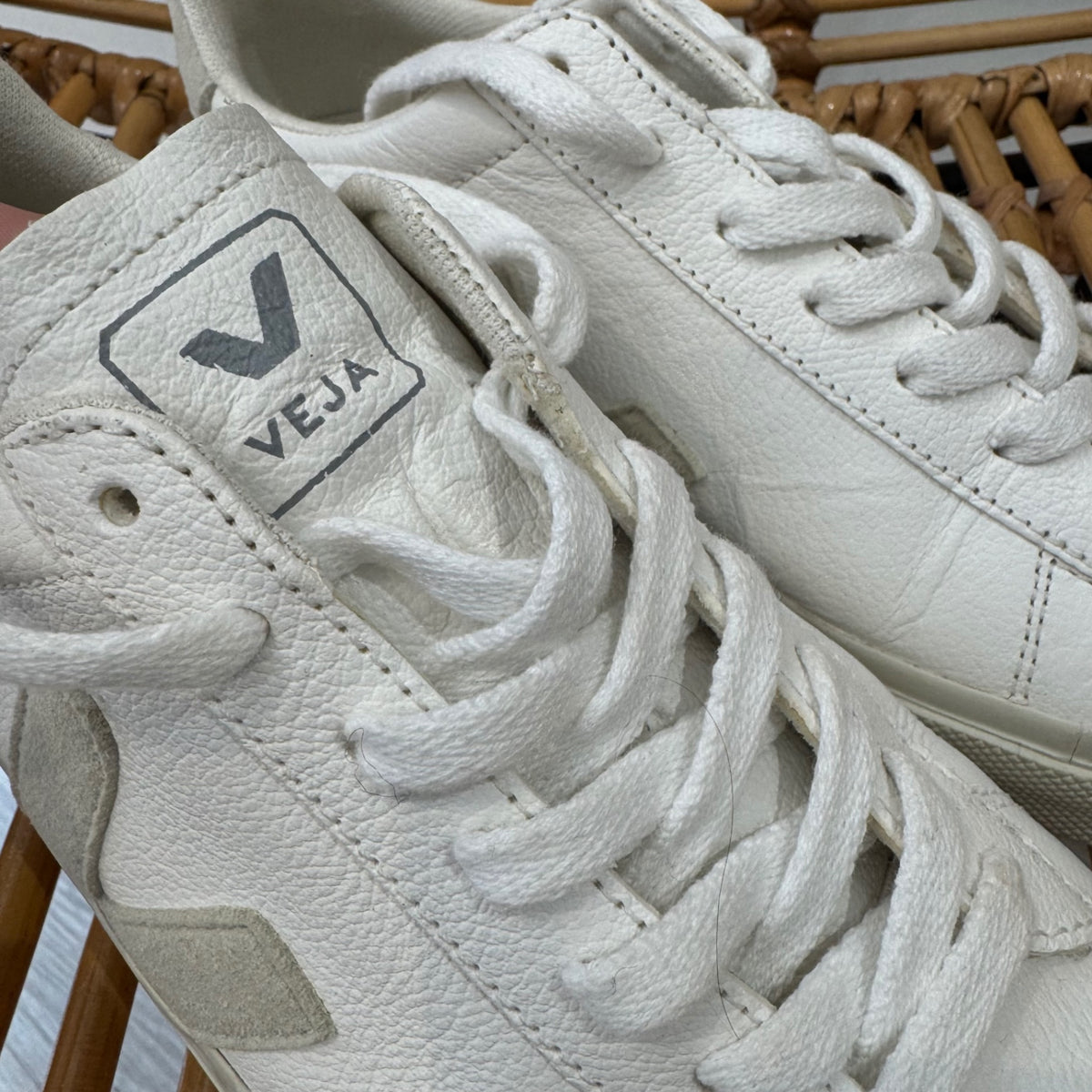 Veja leather pump White/beige Size 4