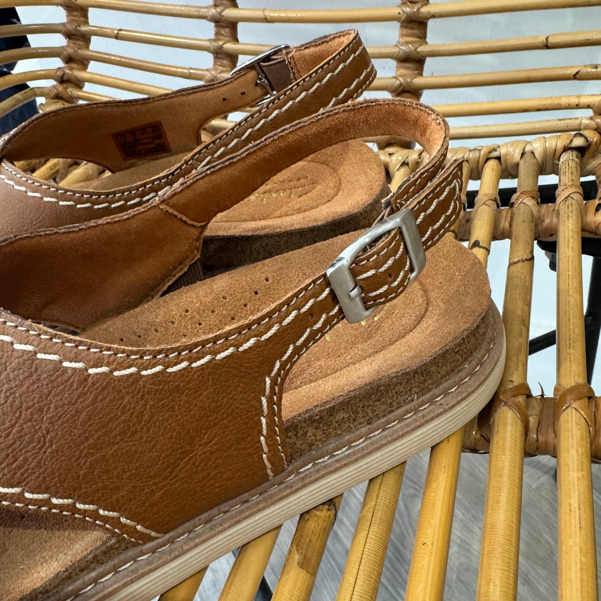 Clarks leather sandal Tan Size 7.5