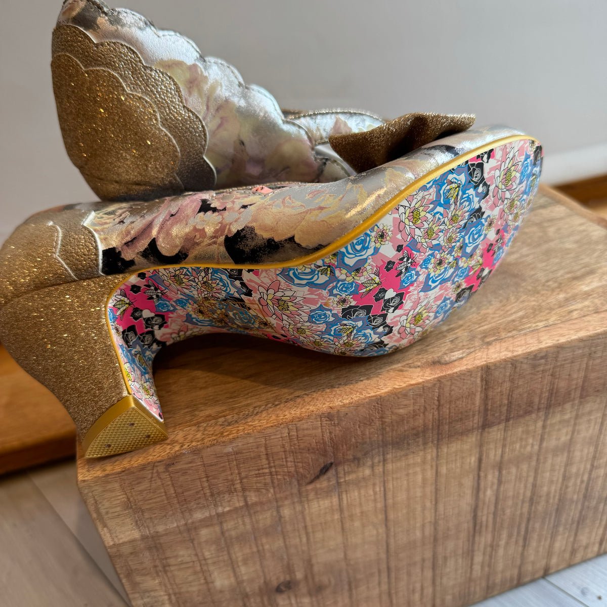 Irregular Choice shoe Gold/Multi 39