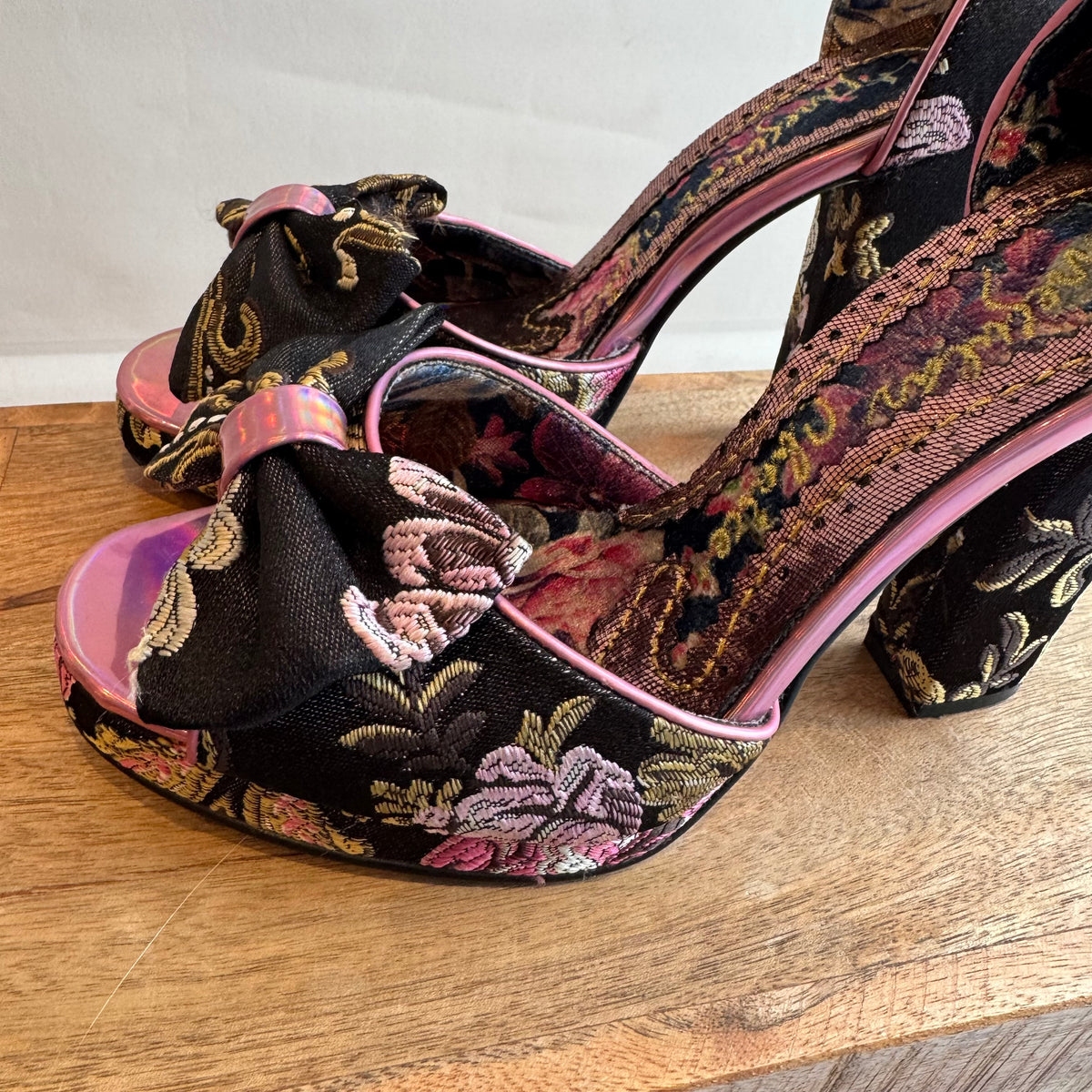 Irregular Choice flaming June floral shoe Black/pink Size 6