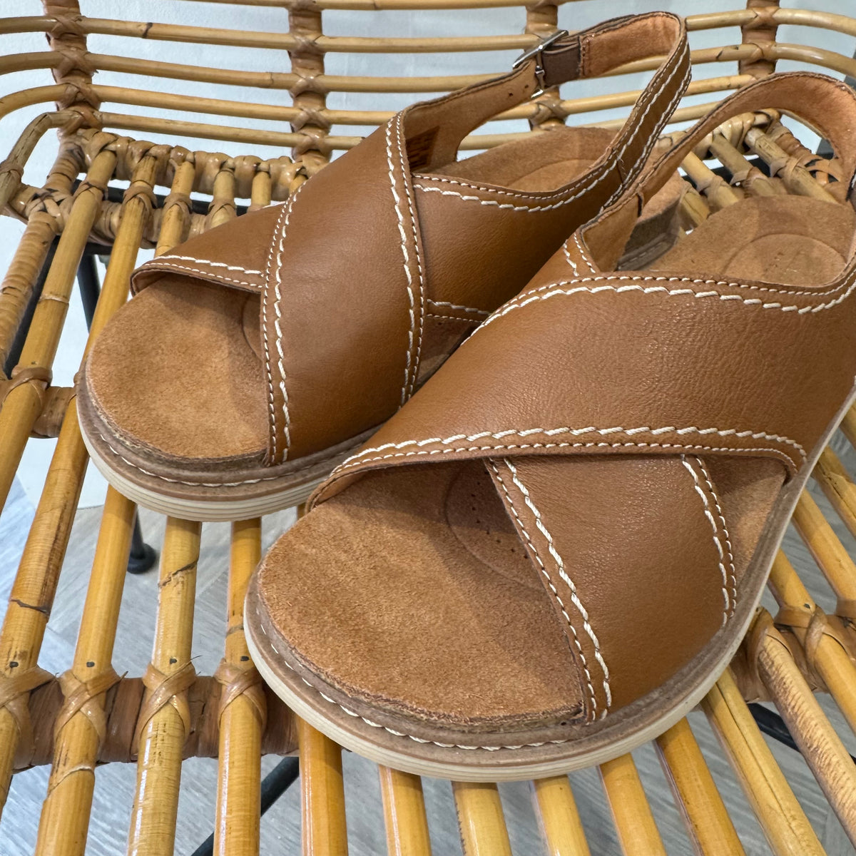 Clarks leather sandal Tan Size 7.5