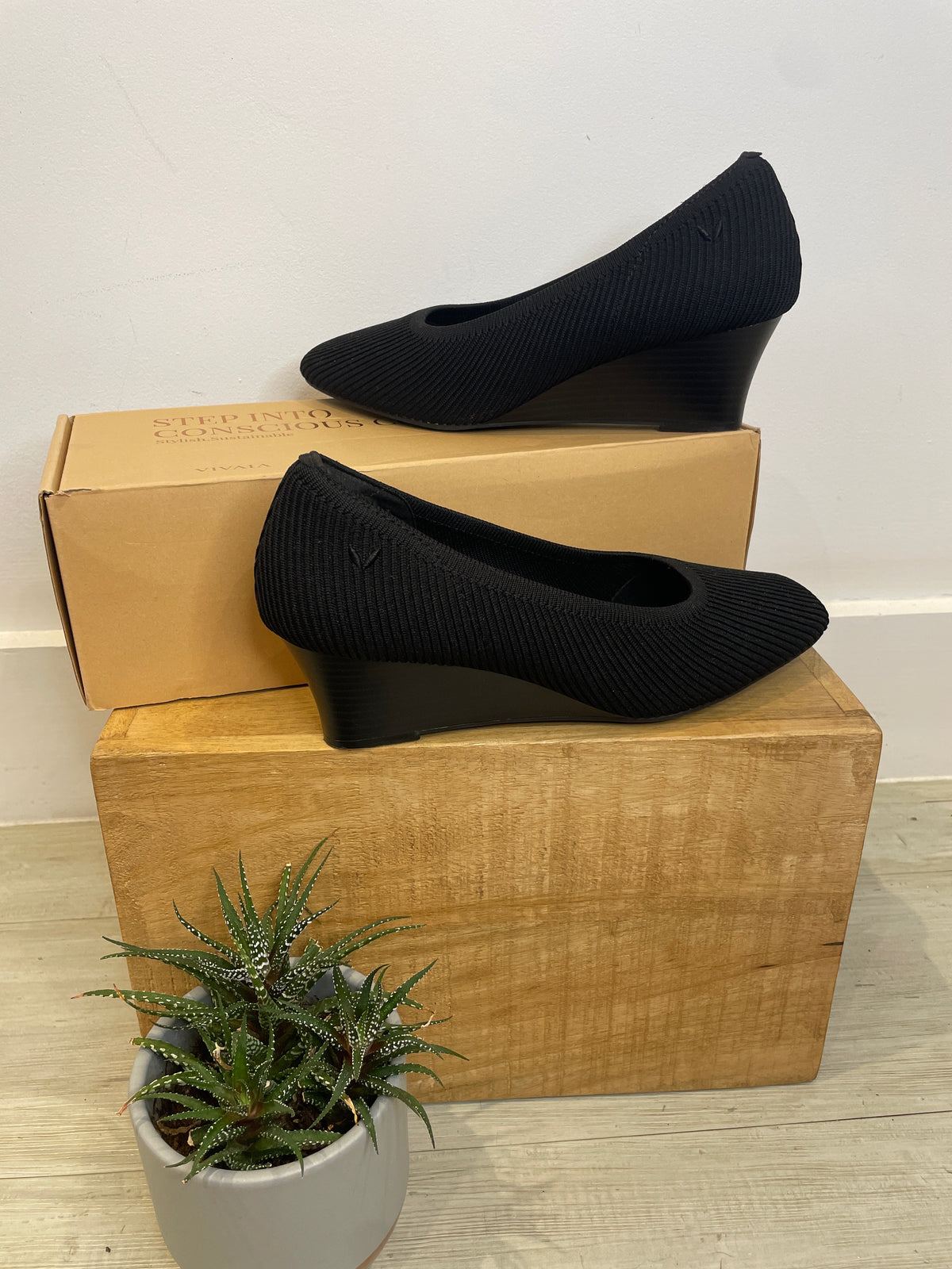 Vivaia Wedge Square Toe Shoes Black Size 40.5