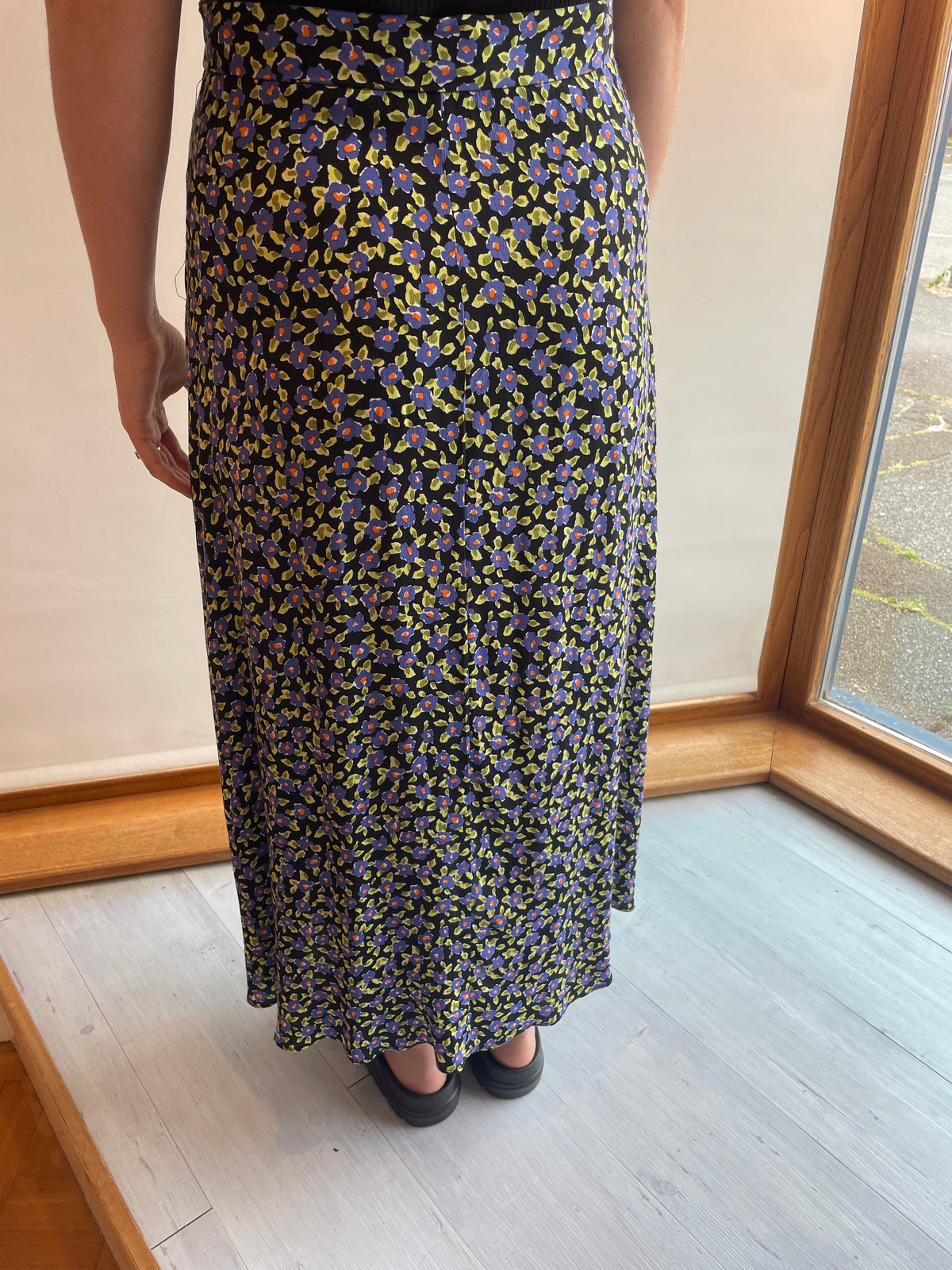 Zara floral print midaxi skirt Black/Blue/Green Size Large