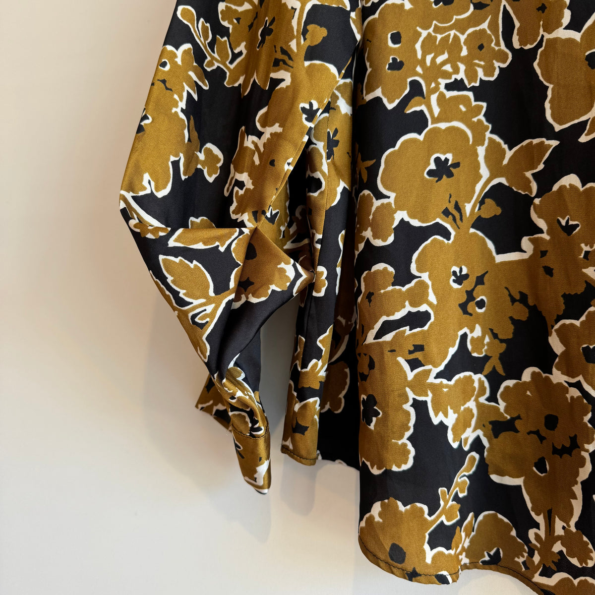 Zara floral print shirt Tobacco/Black/Ivory Size Medium