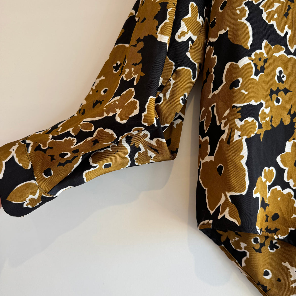 Zara floral print shirt Tobacco/Black/Ivory Size Medium