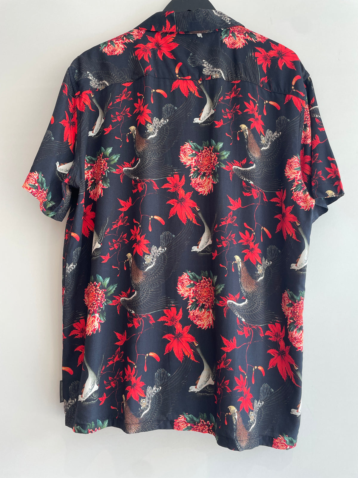 French Connection SS Shirt Eagle/Floral Black/Red/Multi Size Large