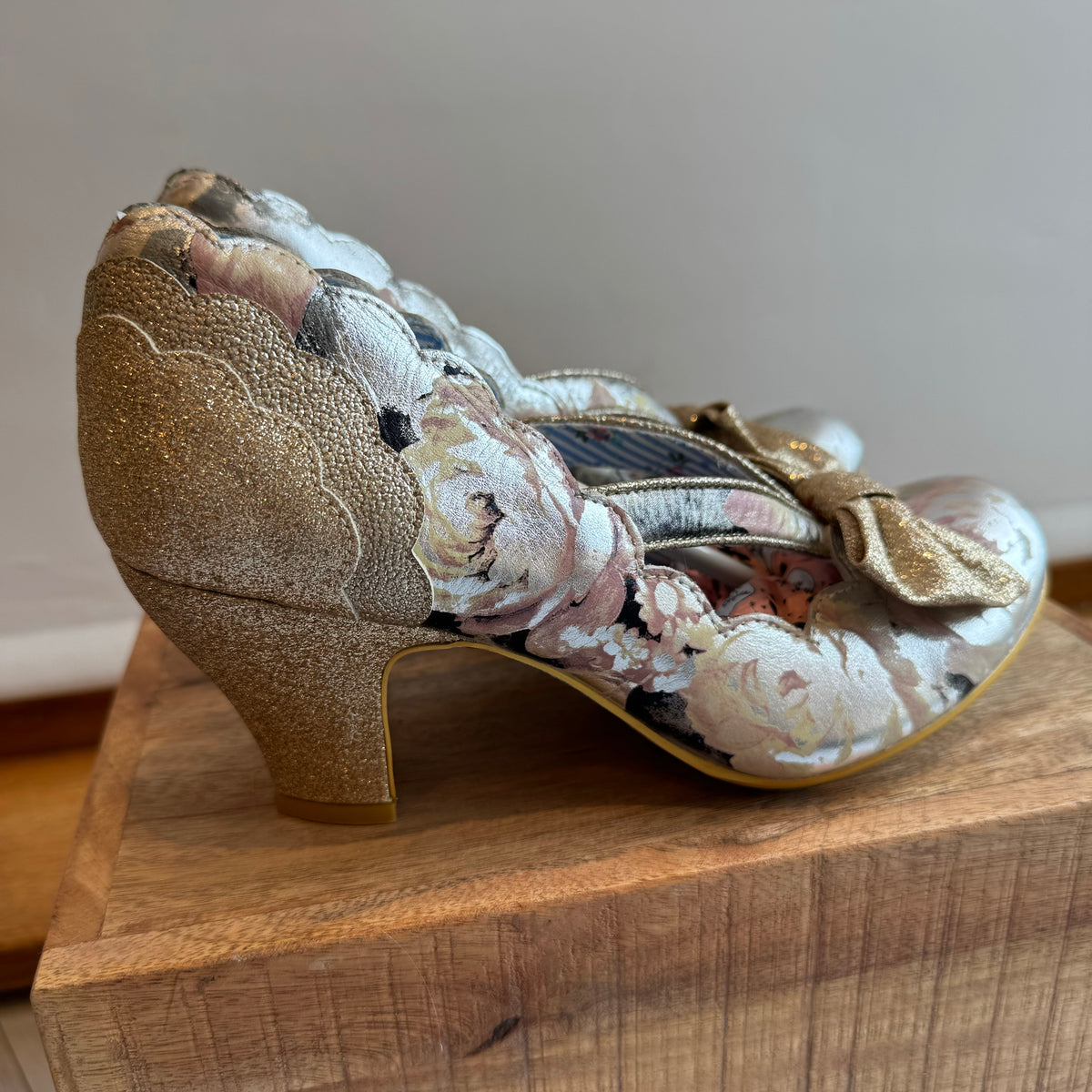 Irregular Choice shoe Gold/Multi 39