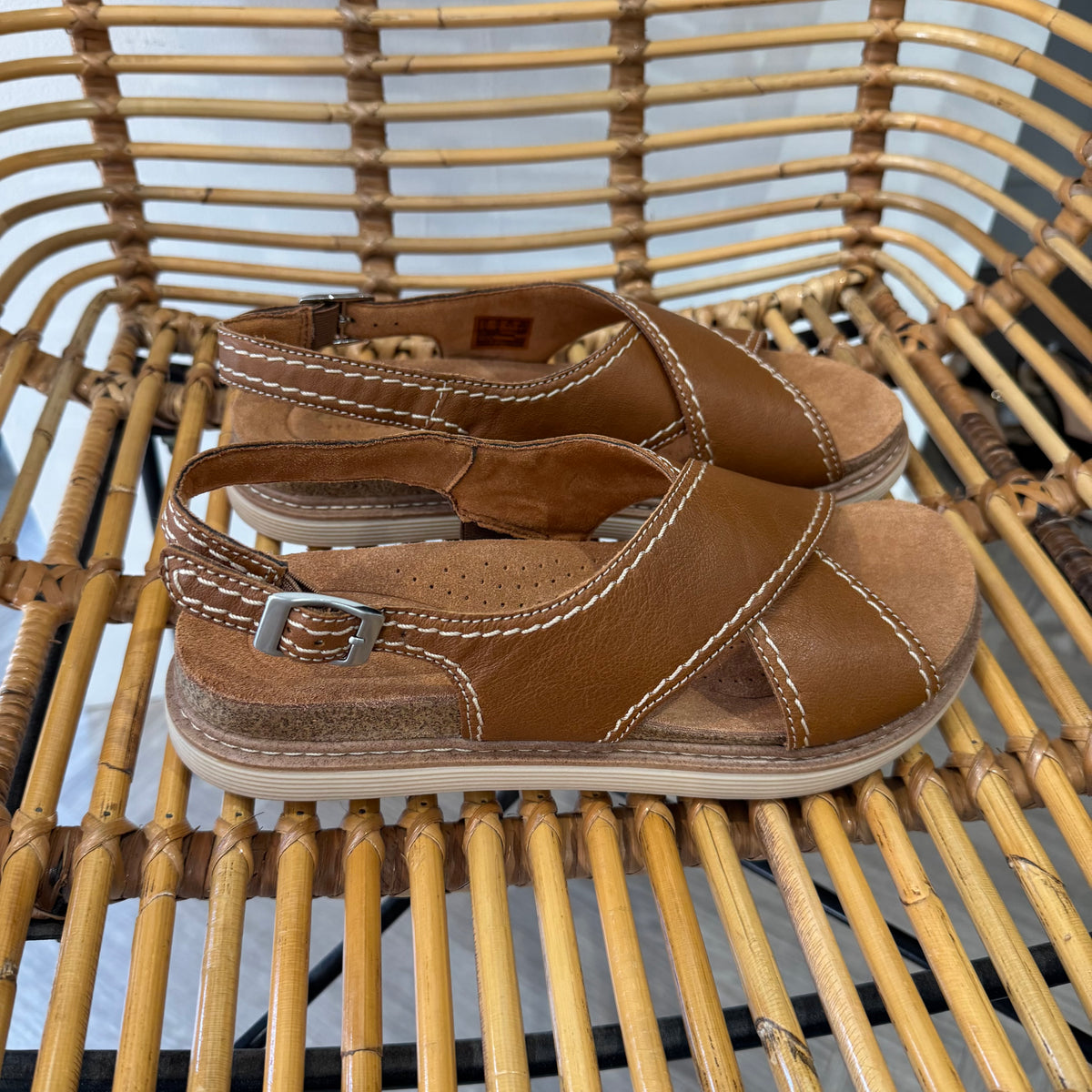 Clarks leather sandal Tan Size 7.5