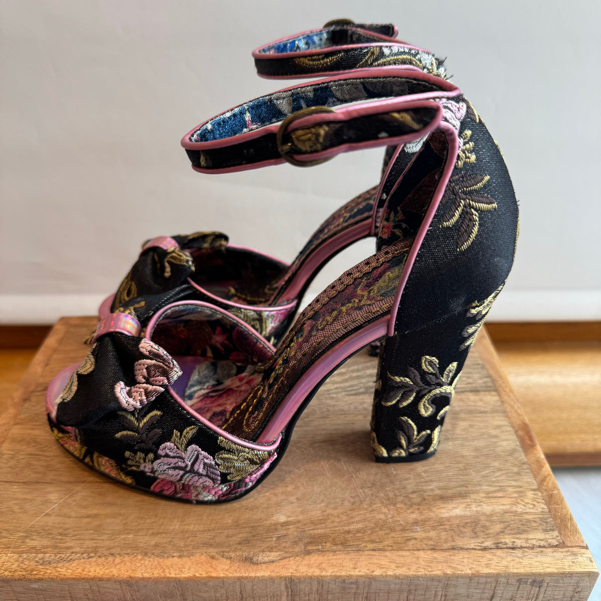 Irregular Choice flaming June floral shoe Black/pink Size 6