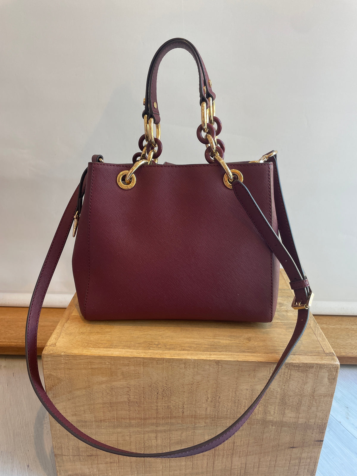 Michael Kors Saffiano Leather Grab bag Burgundy/Gold tone One Size