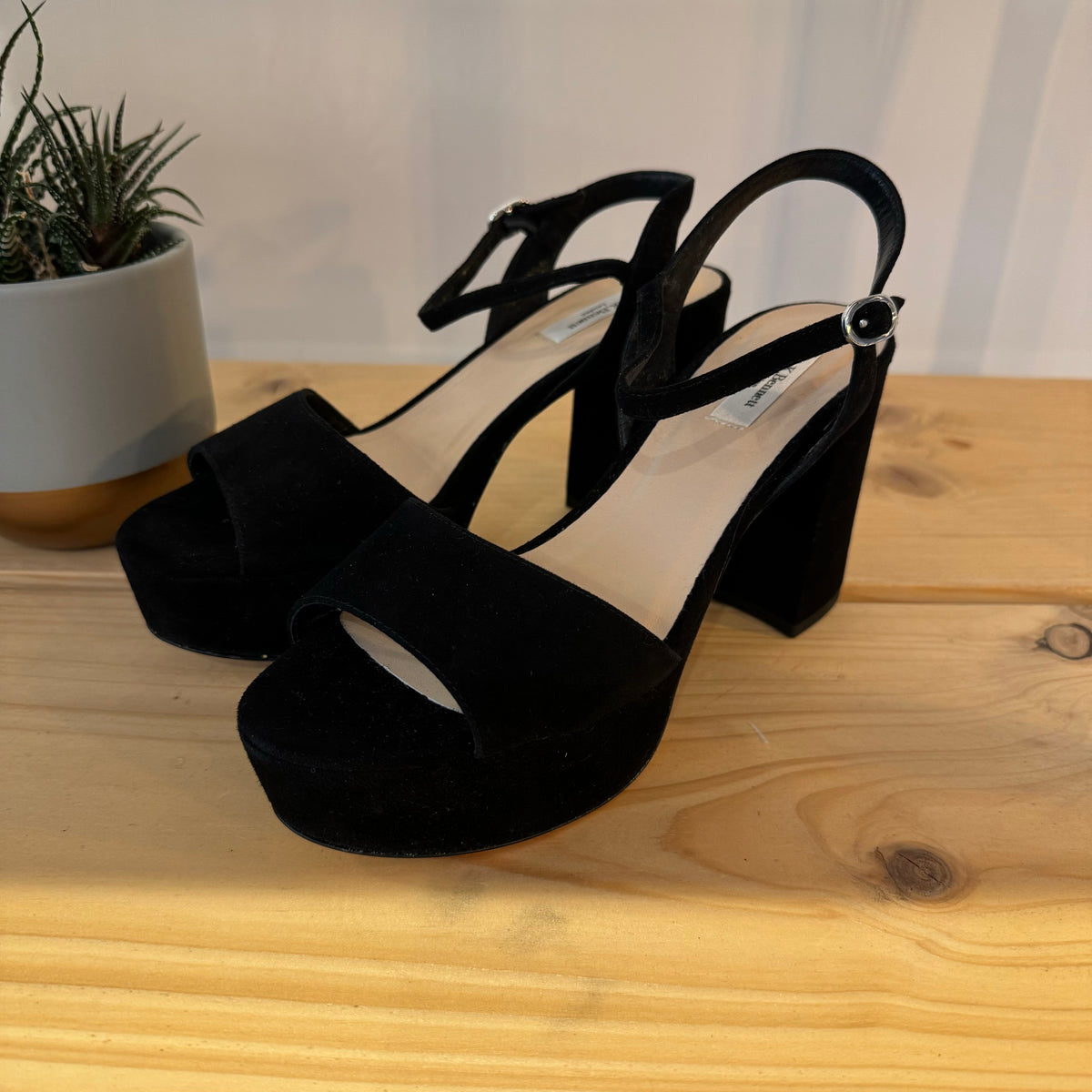 L.K. Bennett London 'Keriss' suede block heel Black Size 37/UK 4