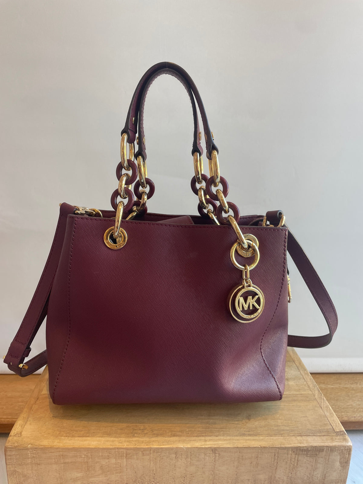 Michael Kors Saffiano Leather Grab bag Burgundy/Gold tone One Size