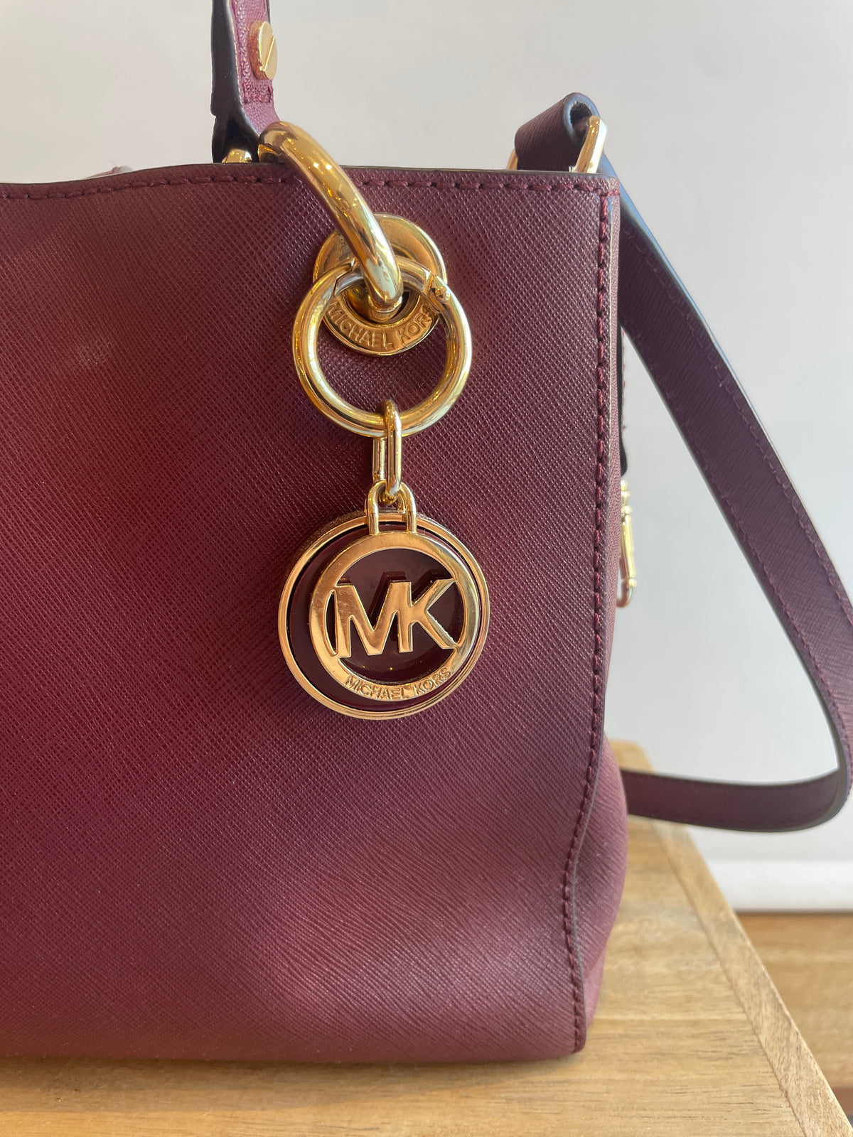 Michael Kors Saffiano Leather Grab bag Burgundy/Gold tone One Size