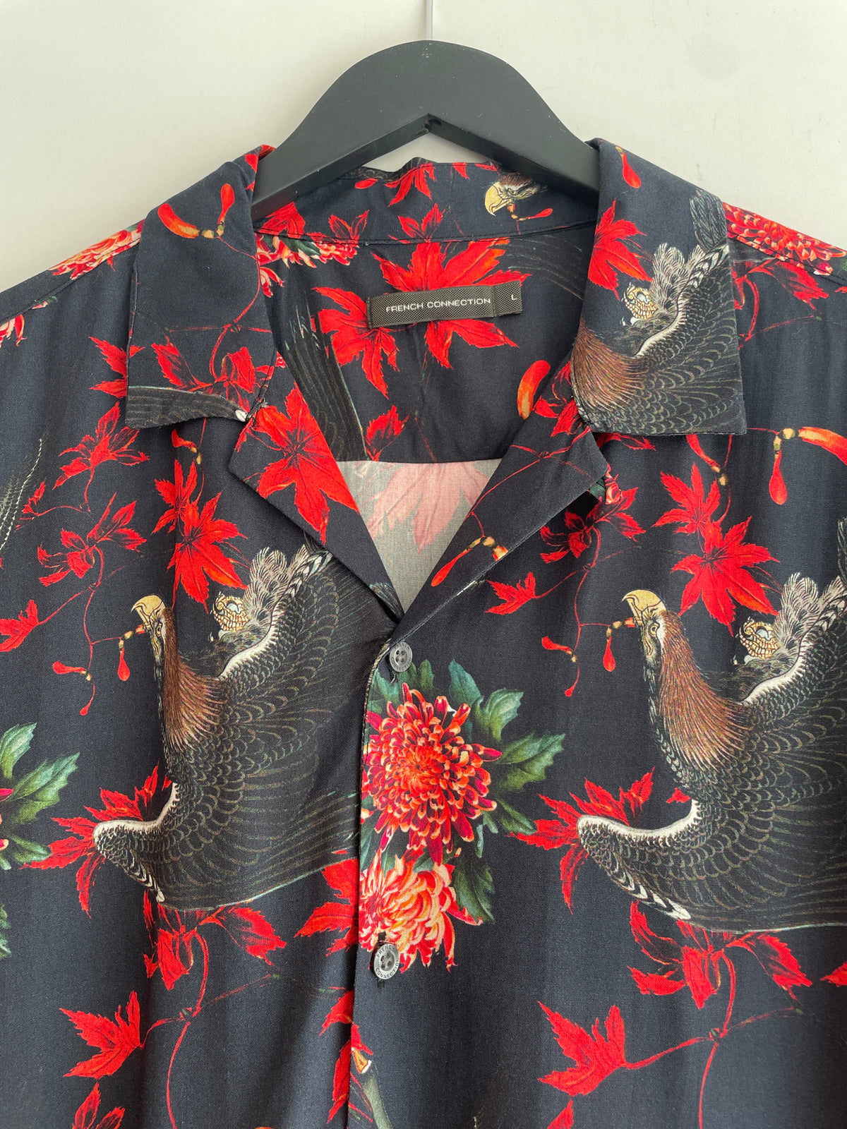 French Connection SS Shirt Eagle/Floral Black/Red/Multi Size Large