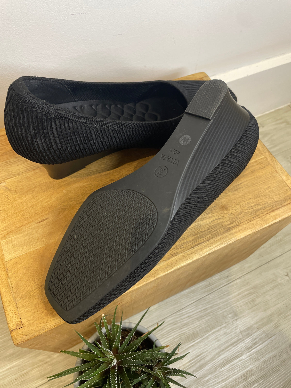 Vivaia Wedge Square Toe Shoes Black Size 40.5