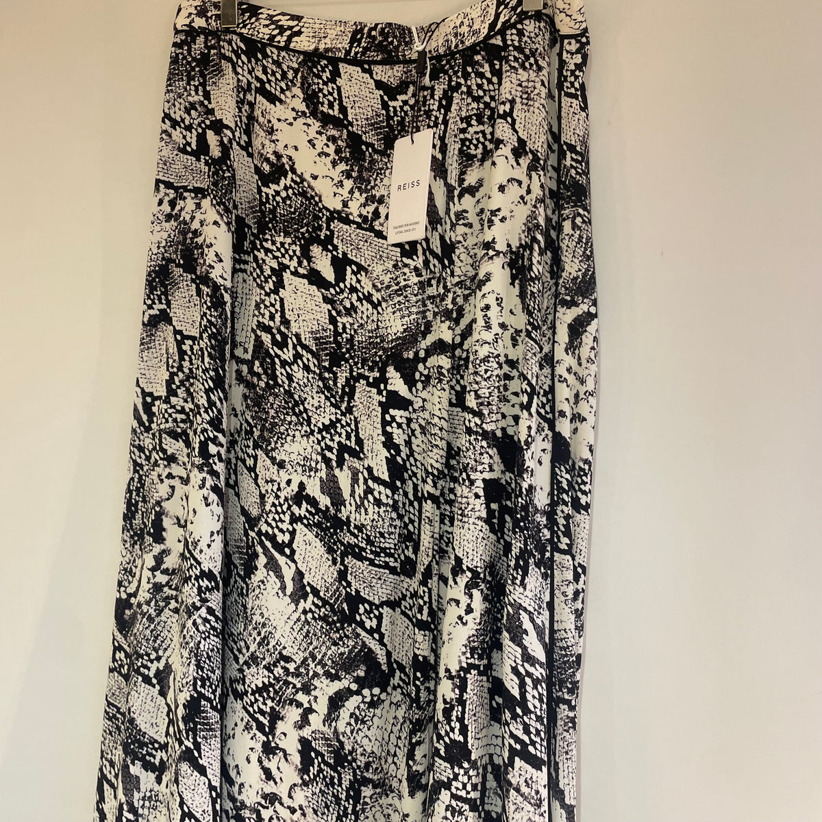 Reiss Katia reptile print midaxi skirt Black/Ivory Size 14