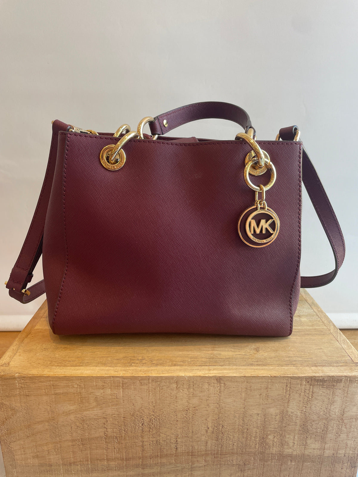 Michael Kors Saffiano Leather Grab bag Burgundy/Gold tone One Size