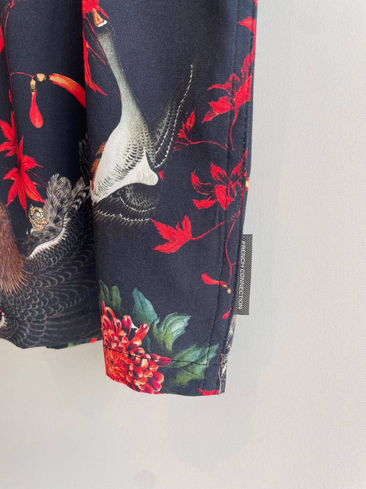 French Connection SS Shirt Eagle/Floral Black/Red/Multi Size Large