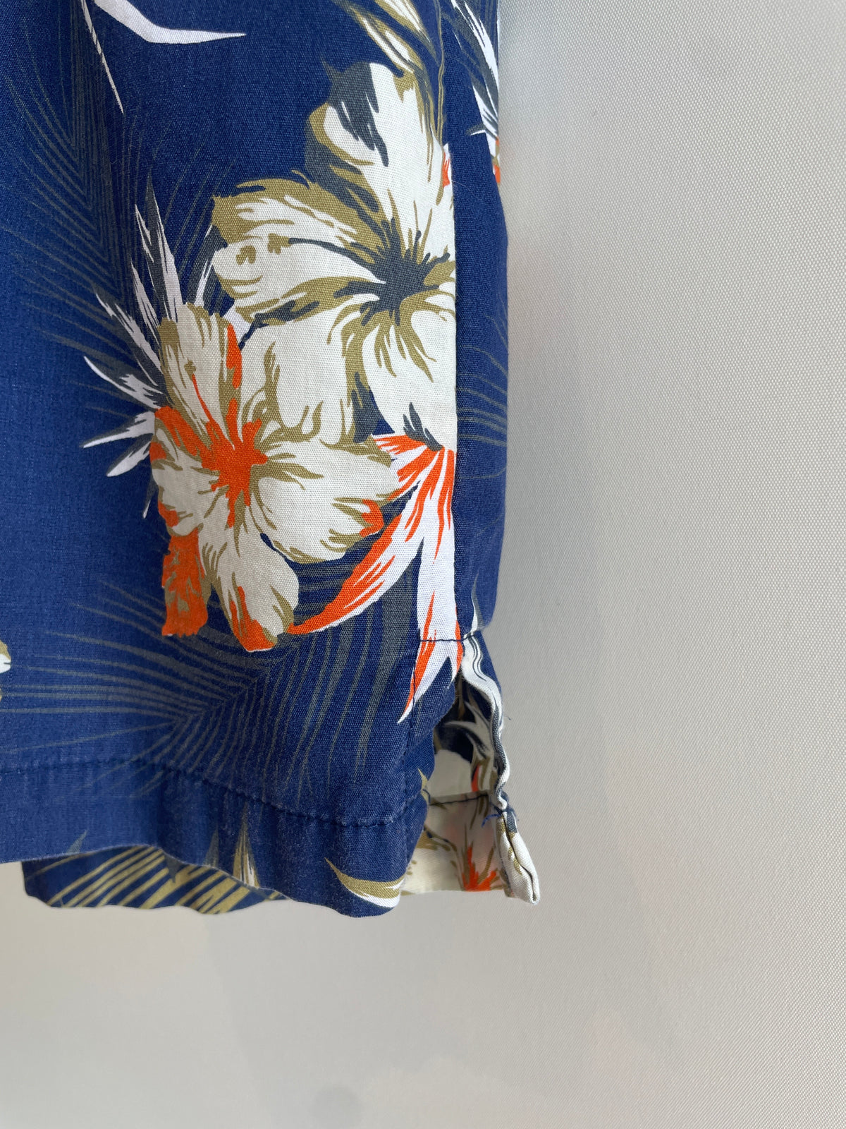 Broken SS Shirt Tropical Flower Navy/Khaki/Orange Size Large