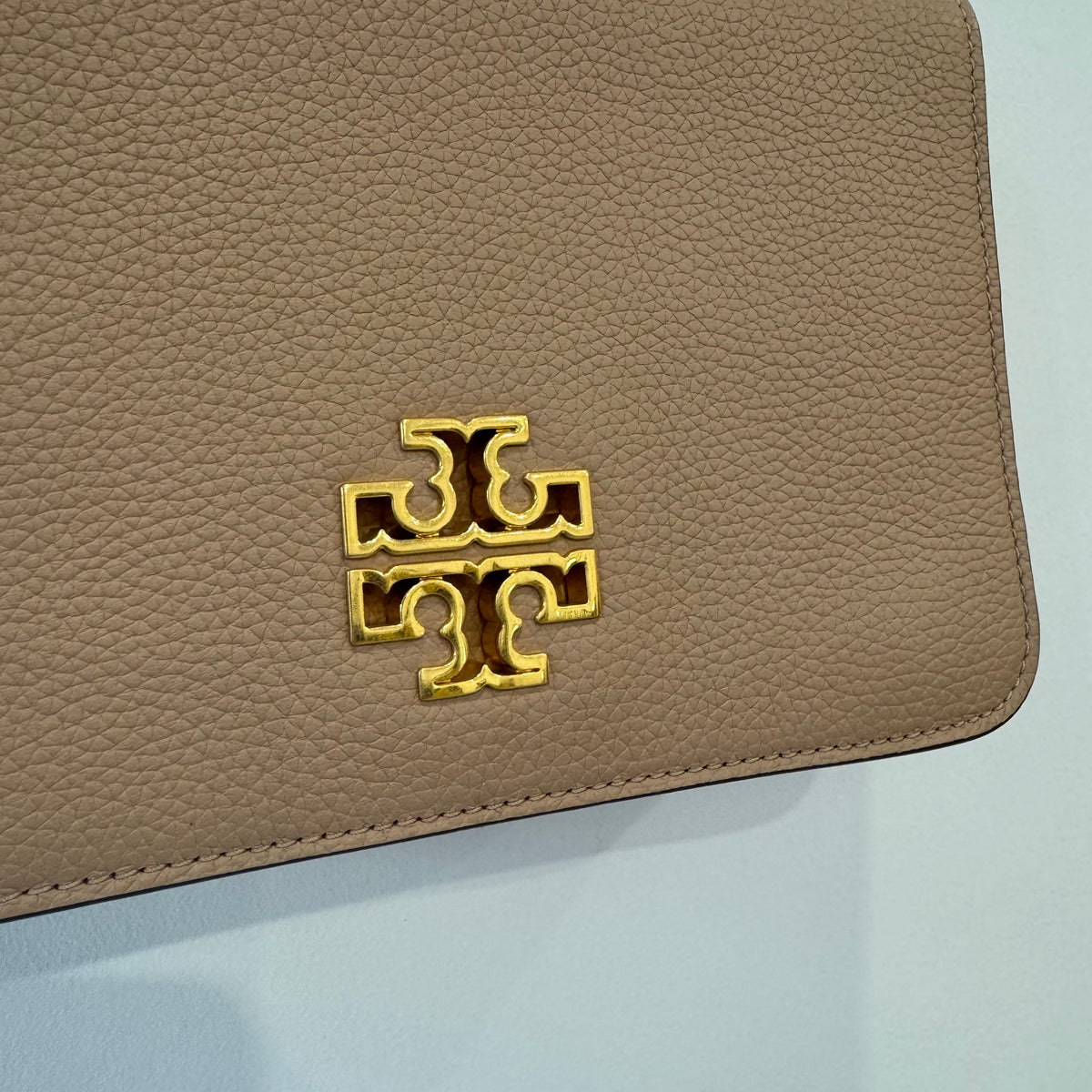 Tory Burch ‘Britten’ leather crossbody bag Nude