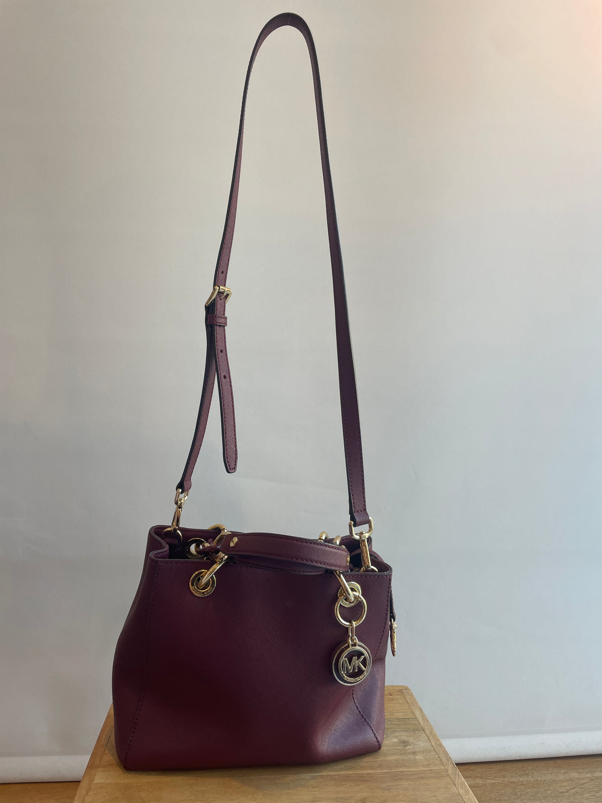 Michael Kors Saffiano Leather Grab bag Burgundy/Gold tone One Size