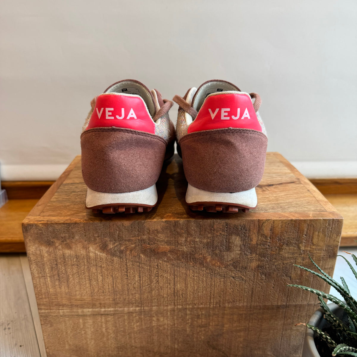 Veja 'Cloudy' pump Rose/Flouro Size 39