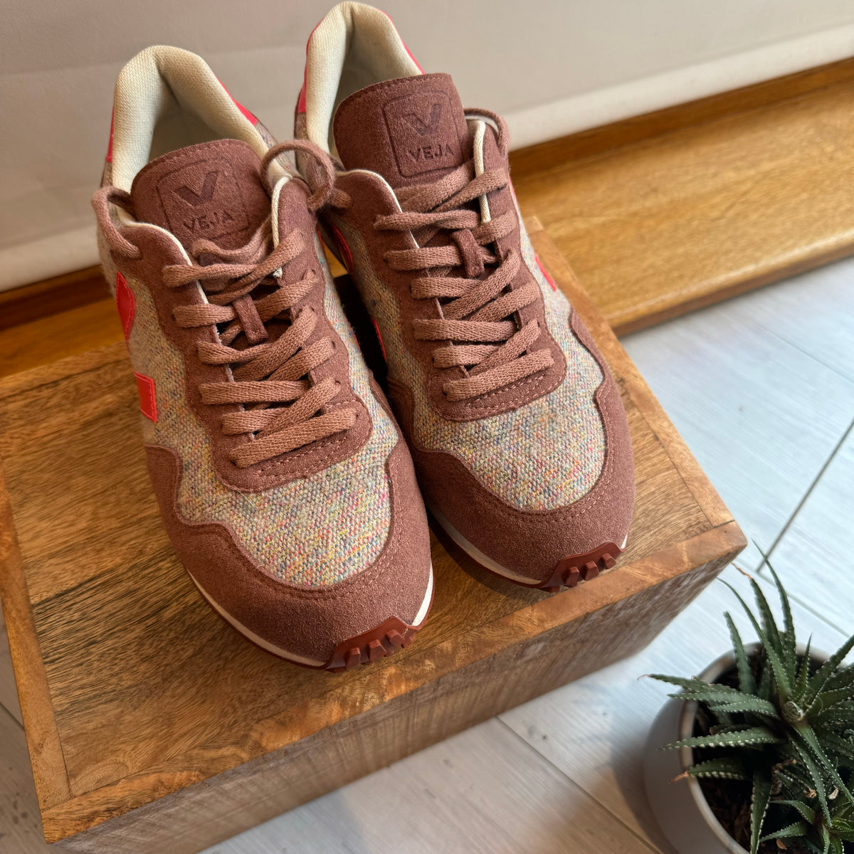 Veja 'Cloudy' pump Rose/Flouro Size 39