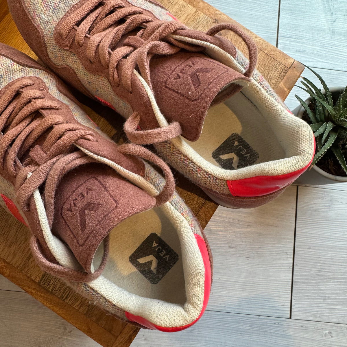 Veja 'Cloudy' pump Rose/Flouro Size 39