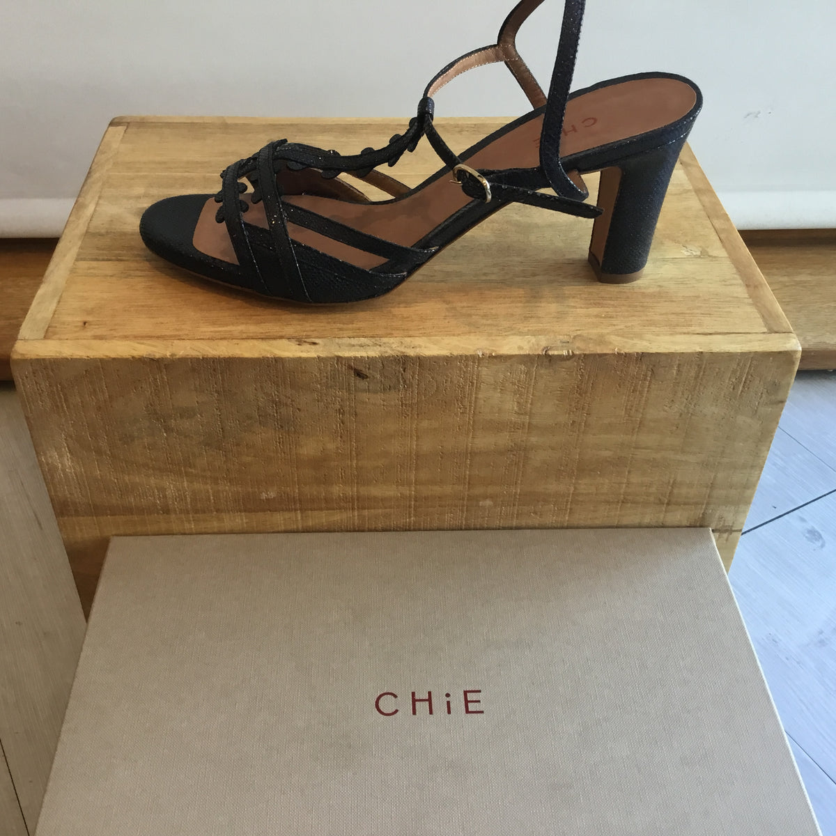 Chie Mihara strappy sandal Midnight Size 40