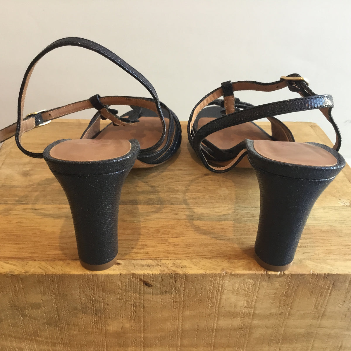 Chie Mihara strappy sandal Midnight Size 40