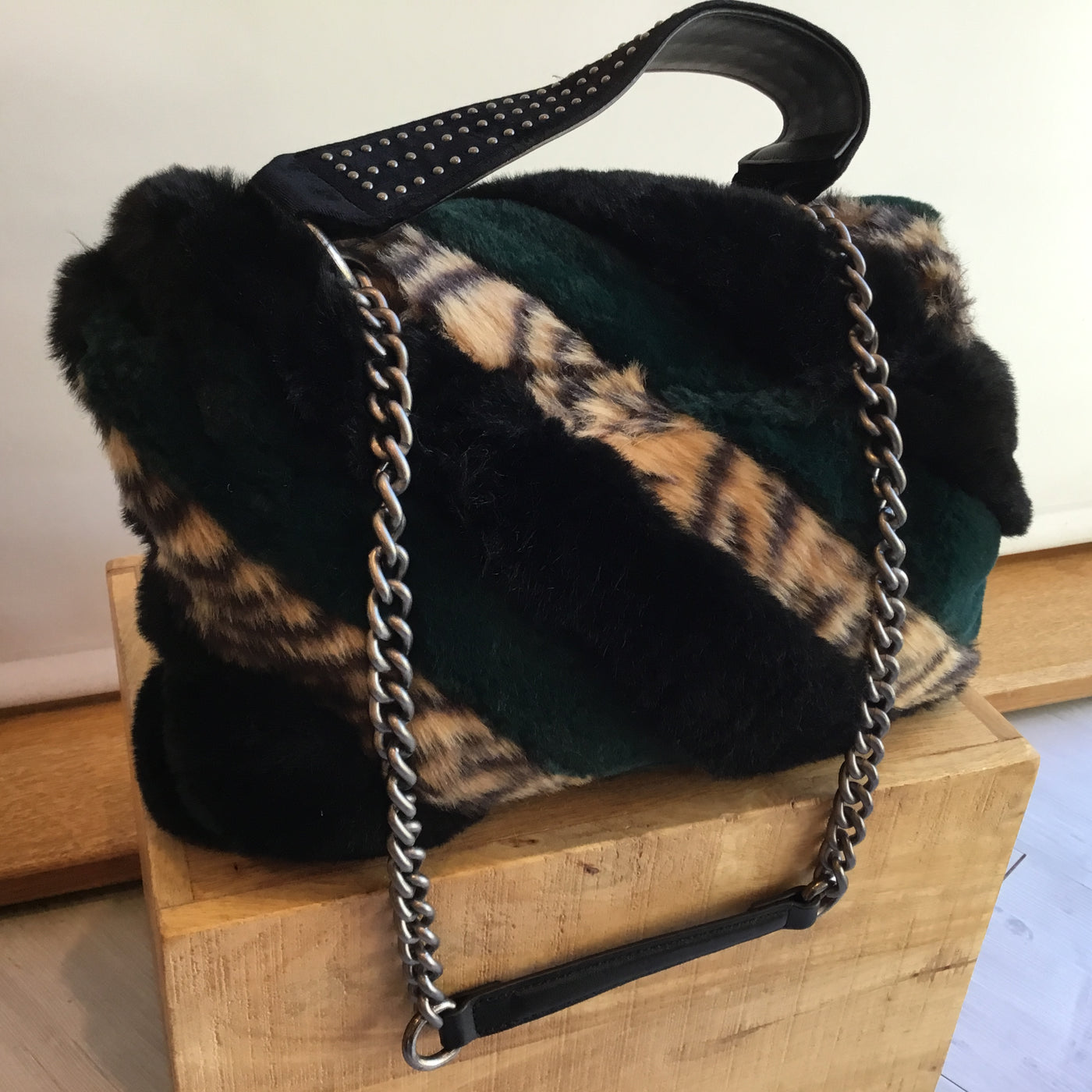 Kurt geiger 2024 fur bag