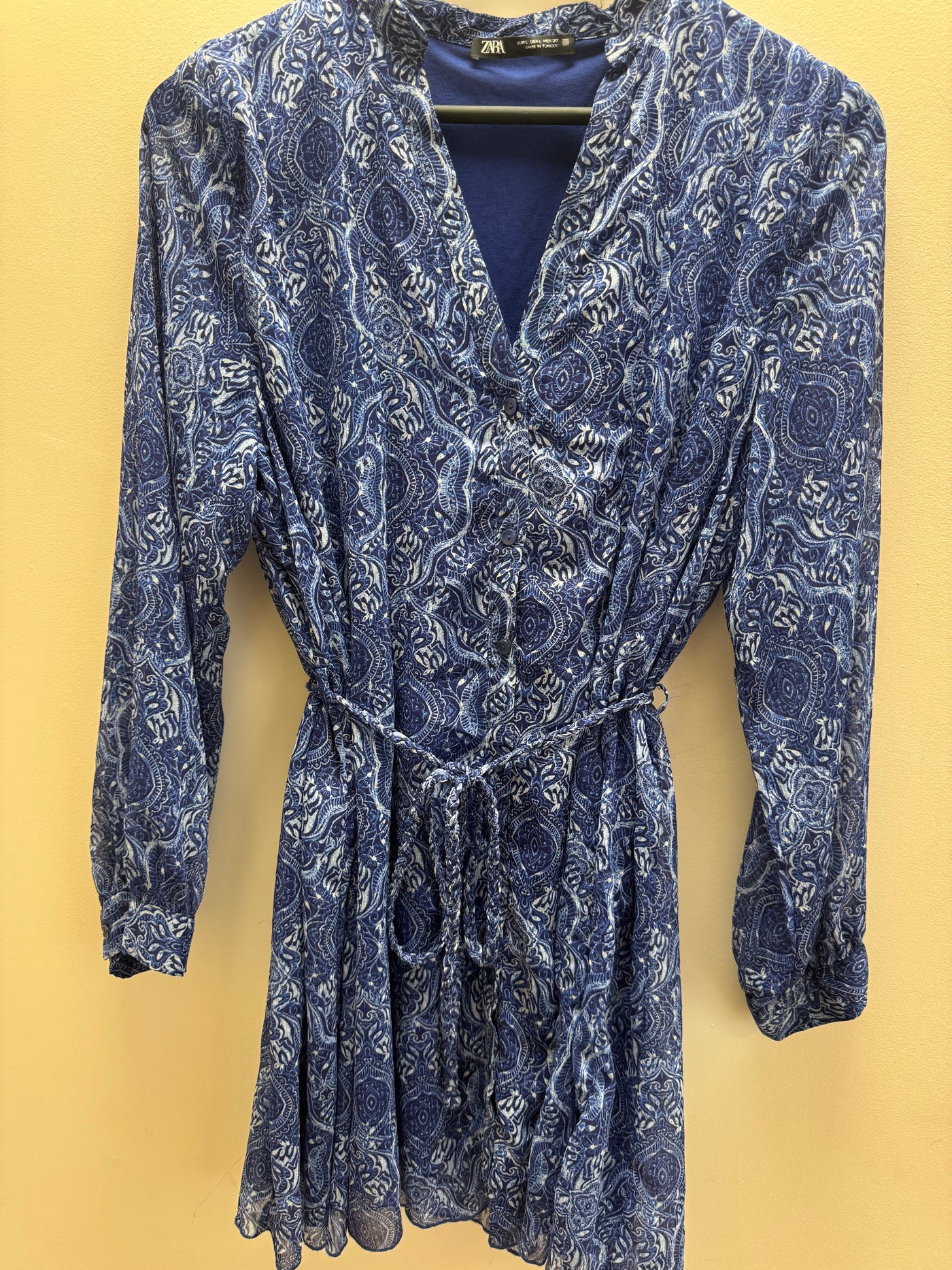 zara blue paisley dress ZARA PAISLEY PRINTED MIDI SHIRT DRESS. BLUE / WHITE