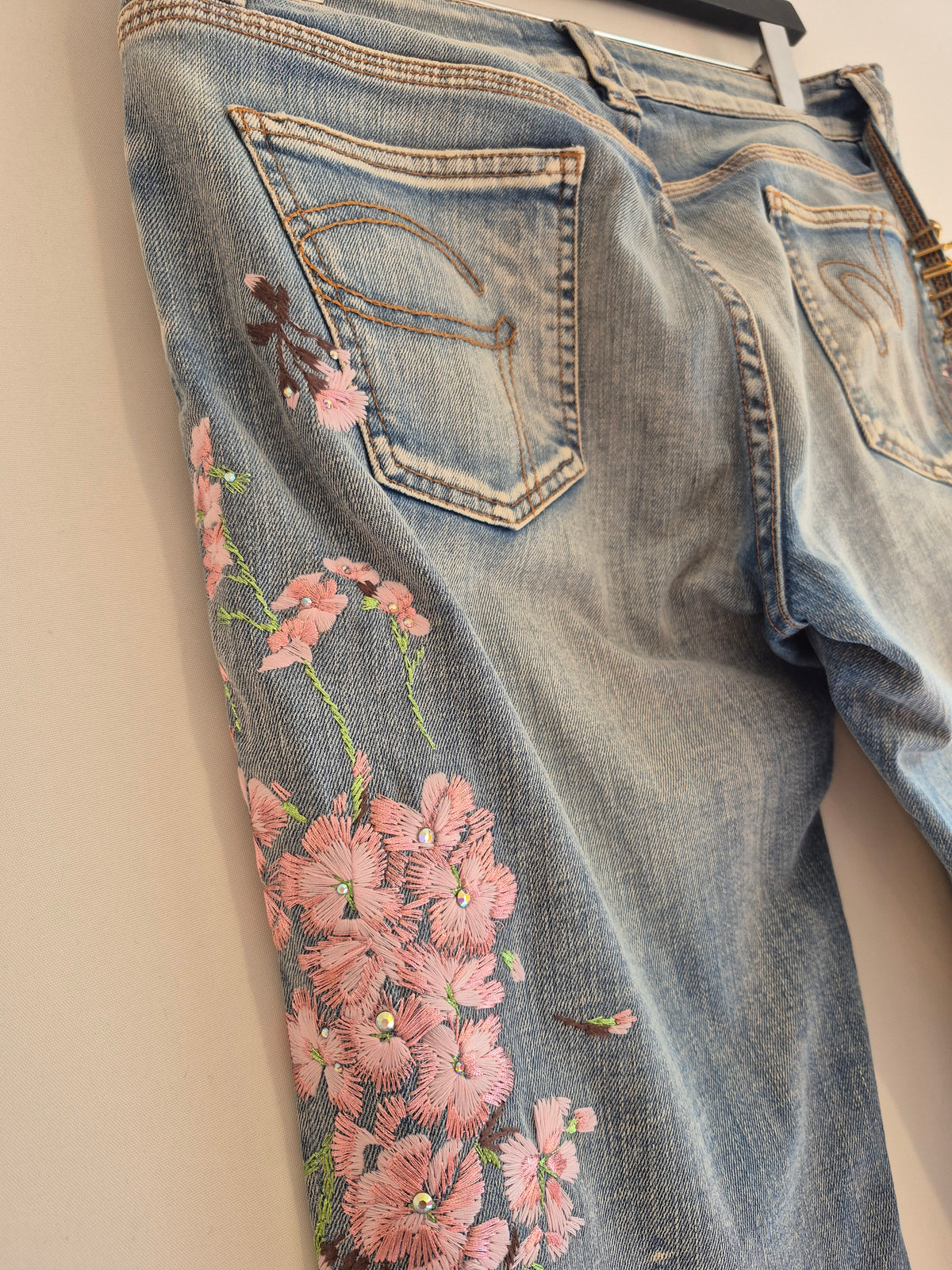 Gai Mattiolo Vintage Light Wash Embroidered Blossom Crystal Jean UK 12