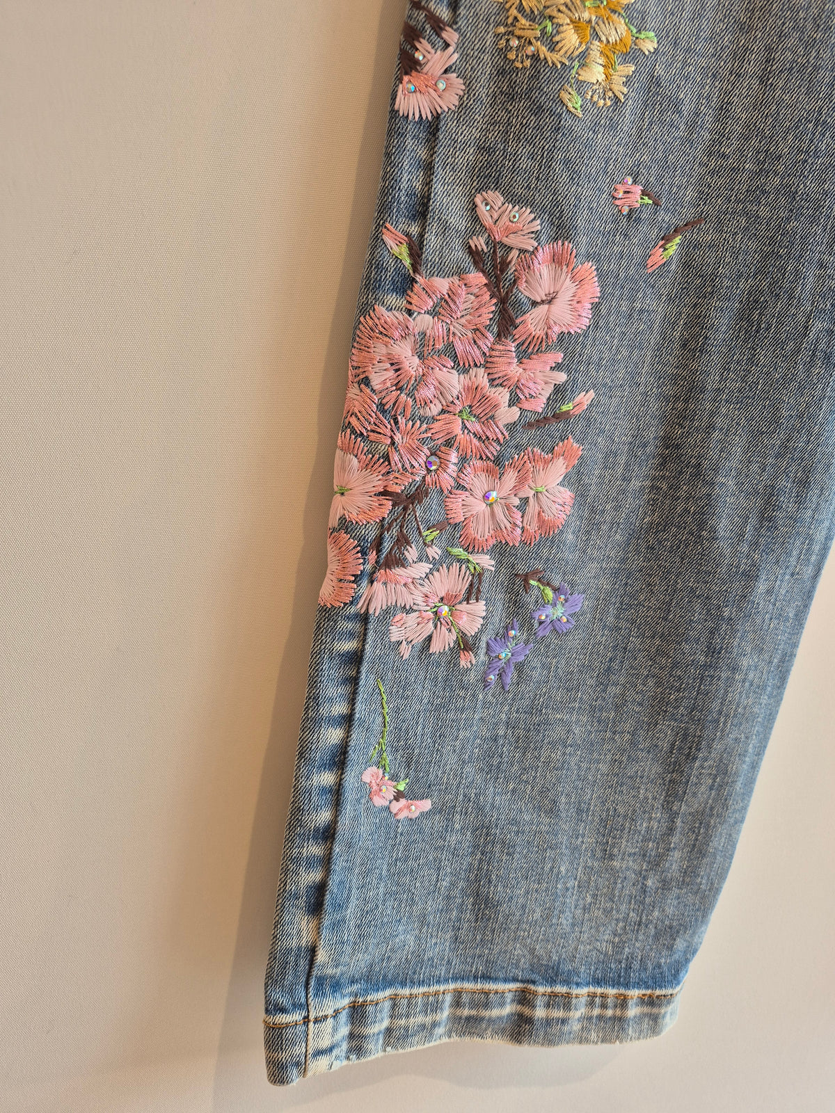 Gai Mattiolo Vintage Light Wash Embroidered Blossom Crystal Jean UK 12