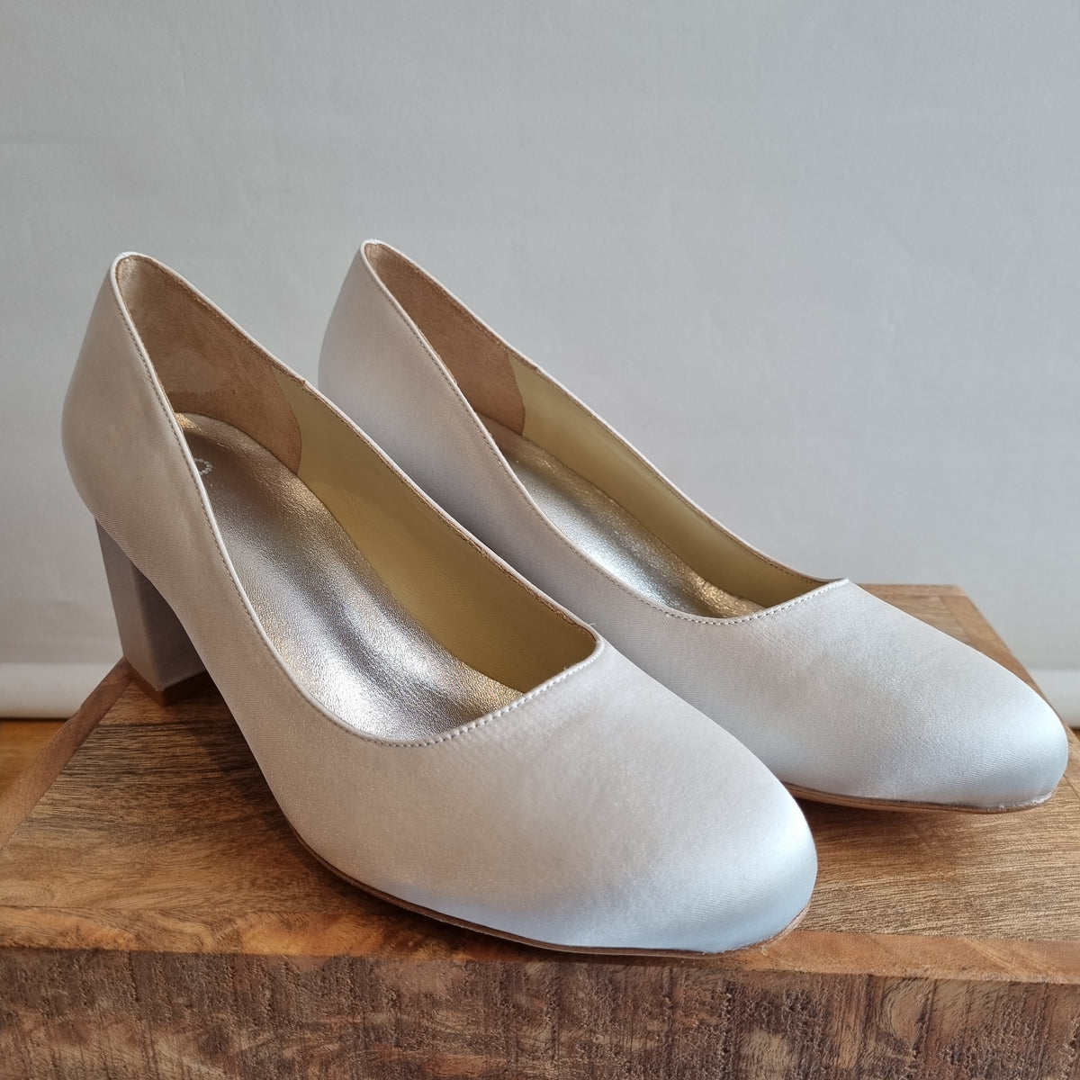 Tokiyos Satin block heel shoe Ice Blue Size 39